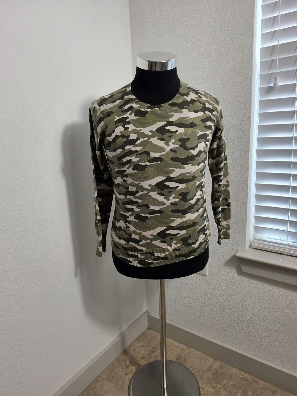 Banana Republic Camo Crewneck Sweater | Petite XS | Green Camouflage Knit Pullov